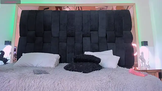 Snapshot of Daia_Ortiz chatting on 03-20-25, 10:29 Daia Ortiz online show from 03-20-25, 10:29