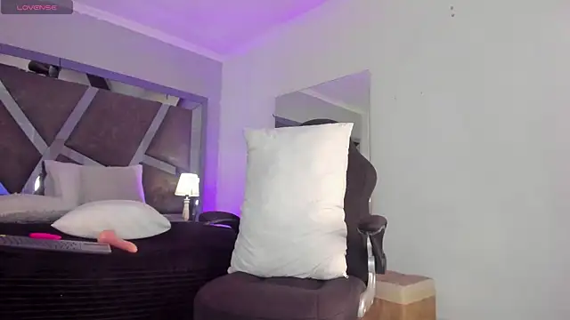 Snapshot of Daia_Ortiz chatting on 03-22-25, 10:37 Daia Ortiz online show from 03-22-25, 10:37