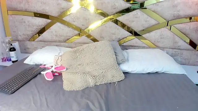 Snapshot of Sofiia_Rossee_ chatting on 10-08-25, 07:55 Sofiia Rossee online show from 10-08-25, 07:55