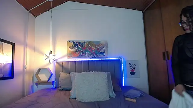 Rose Thompson1 online show from 03-22-25, 05:20