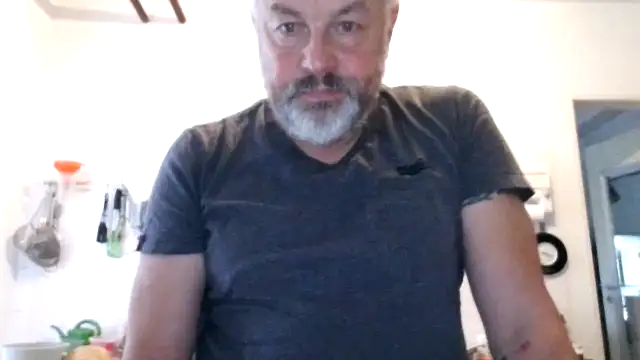 Snapshot of Berg_Boy chatting on 11-02-25, 08:17 Berg Boy online show from 11-02-25, 08:17