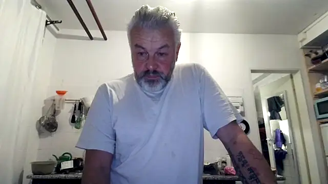 Snapshot of Berg_Boy chatting on 11-05-25, 04:56 Berg Boy online show from 11-05-25, 04:56