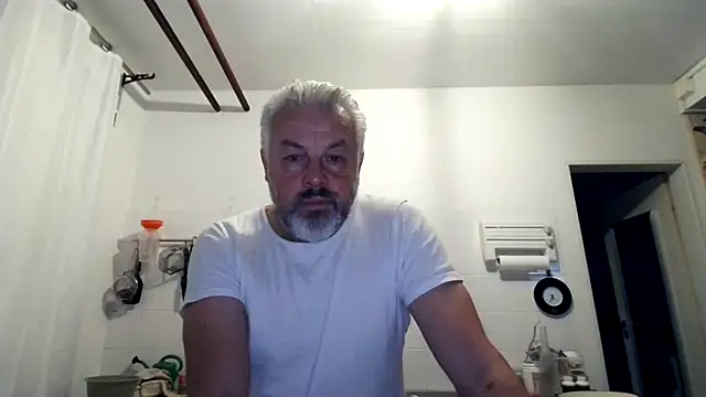 Snapshot of Berg_Boy chatting on 11-07-25, 04:34 Berg Boy online show from 11-07-25, 04:34