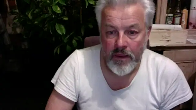 Snapshot of Berg_Boy chatting on 11-21-25, 01:04 Berg Boy online show from 11-21-25, 01:04