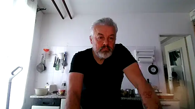 Snapshot of Berg_Boy chatting on 11-30-25, 09:02 Berg Boy online show from 11-30-25, 09:02