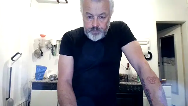 Snapshot of Berg_Boy chatting on 12-02-25, 10:16 Berg Boy online show from 12-02-25, 10:16