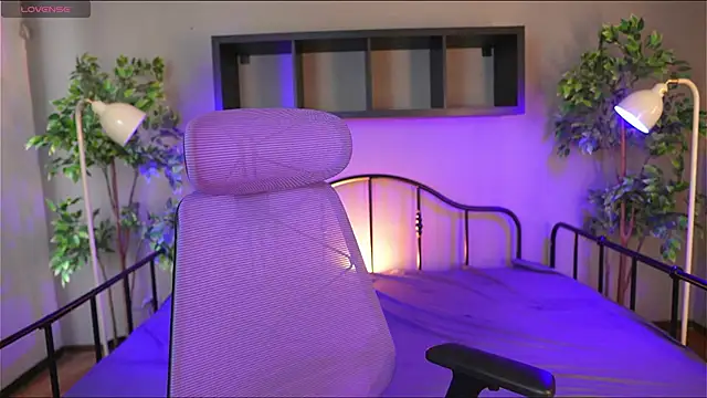 Snapshot of Miyuki_wolf chatting on 09-13-25, 12:38 Miyuki wolf online show from 09-13-25, 12:38