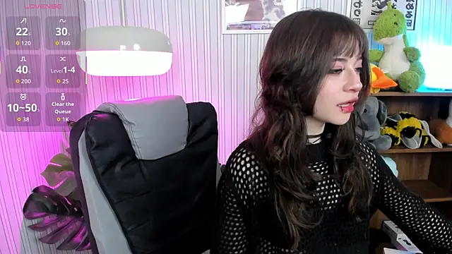 Snapshot of Miyuki_wolf chatting on 10-13-25, 08:31 Miyuki wolf online show from 10-13-25, 08:31