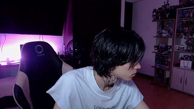 Snapshot of xIce_Boy chatting on 12-04-25, 12:14 xIce Boy online show from 12-04-25, 12:14