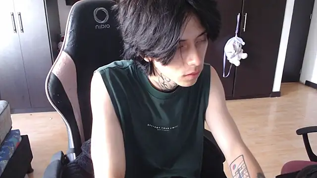 Snapshot of xIce_Boy chatting on 12-15-25, 01:26 xIce Boy online show from 12-15-25, 01:26