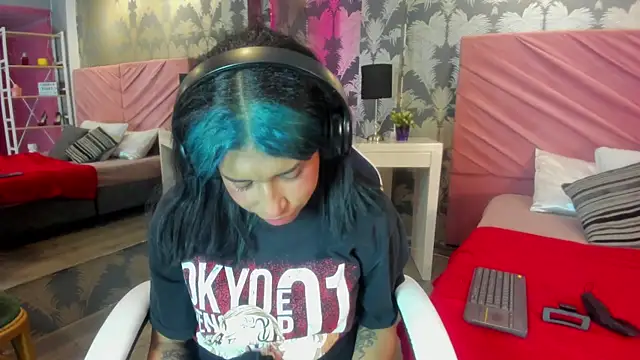 Karin Ks online show from 10-28-25, 07:16