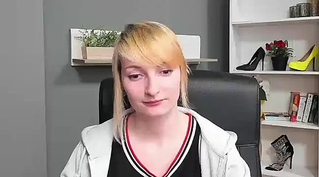 Snapshot of hottieBlair chatting on 03-17-25, 01:50 hottieBlair online show from 03-17-25, 01:50