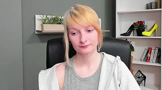 Snapshot of hottieBlair chatting on 03-19-25, 10:44 hottieBlair online show from 03-19-25, 10:44