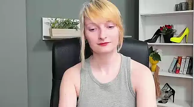 Snapshot of hottieBlair chatting on 03-19-25, 01:51 hottieBlair online show from 03-19-25, 01:51