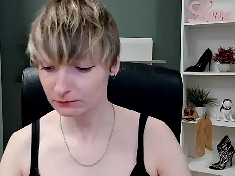 Snapshot of hottieBlair chatting on 09-16-25, 06:14 hottieBlair online show from 09-16-25, 06:14