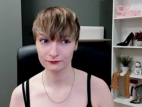 Snapshot of hottieBlair chatting on 10-14-25, 06:14 hottieBlair online show from 10-14-25, 06:14