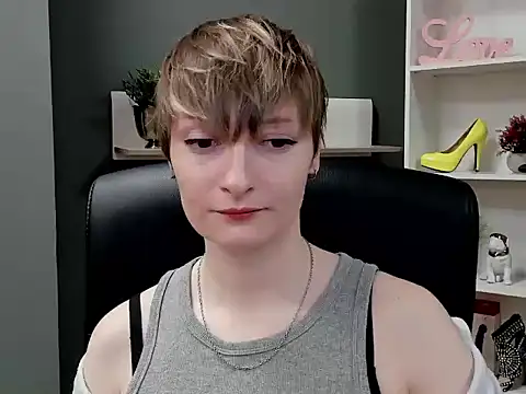 Snapshot of hottieBlair chatting on 10-21-25, 06:14 hottieBlair online show from 10-21-25, 06:14