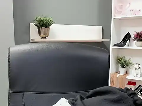 Snapshot of hottieBlair chatting on 10-29-25, 07:21 hottieBlair online show from 10-29-25, 07:21