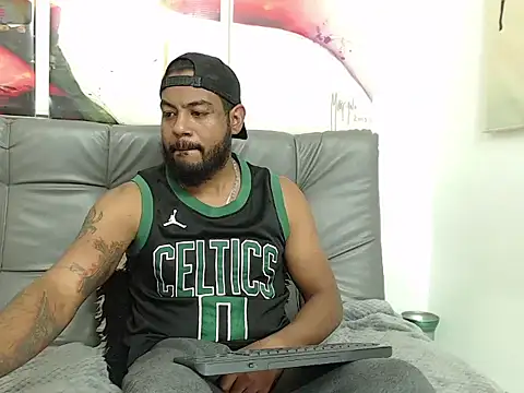 BladeFoxxx1 online show from 11-03-25, 05:25