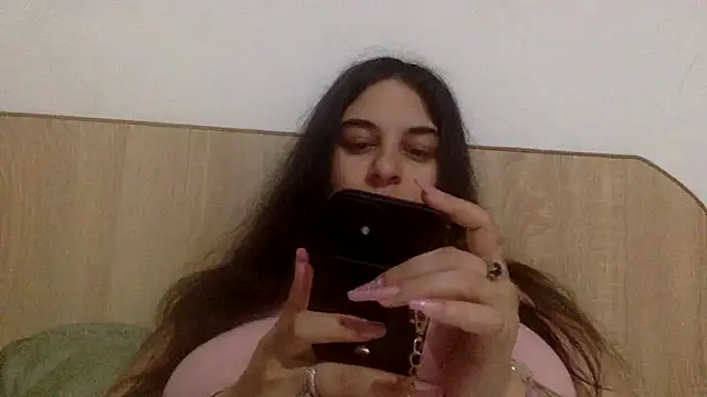 Snapshot of Veramaia chatting on 05-16-26, 10:12 Veramaia online show from 05-16-26, 10:12