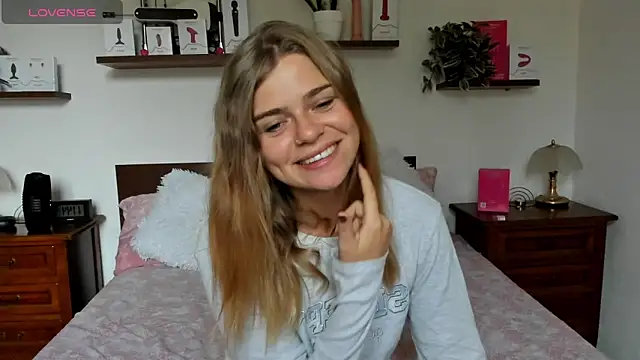 Snapshot of HaleyReedme chatting on 09-26-25, 09:46 HaleyReedme online show from 09-26-25, 09:46