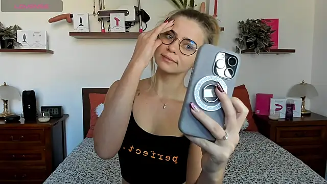 Snapshot of HaleyReedme chatting on 10-09-25, 09:07 HaleyReedme online show from 10-09-25, 09:07