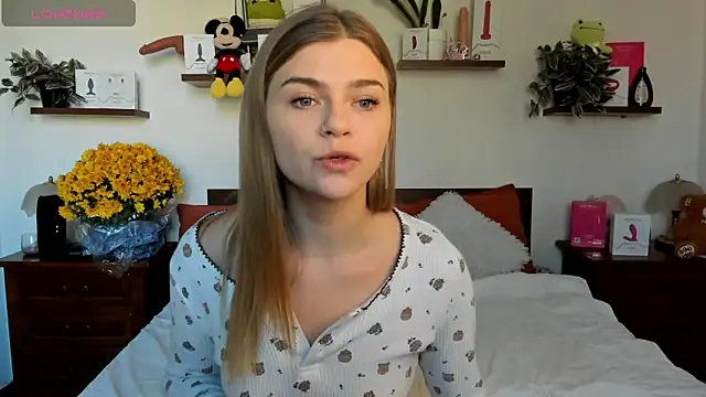 Snapshot of HaleyReedme chatting on 11-04-25, 08:02 HaleyReedme online show from 11-04-25, 08:02