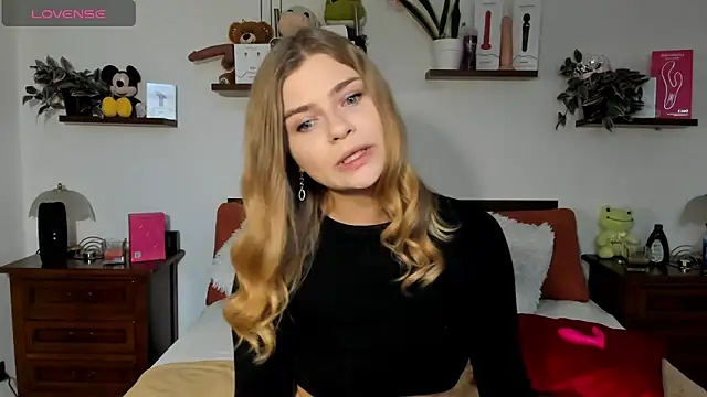 Snapshot of HaleyReedme chatting on 11-13-25, 08:02 HaleyReedme online show from 11-13-25, 08:02
