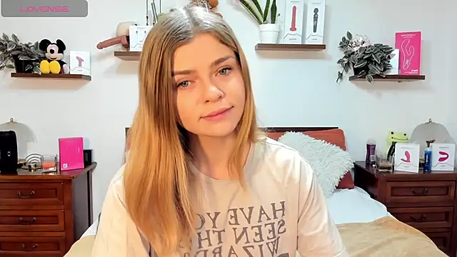 Snapshot of HaleyReedme chatting on 11-14-25, 08:13 HaleyReedme online show from 11-14-25, 08:13