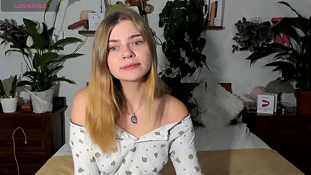 Snapshot of HaleyReedme chatting on 11-20-25, 08:14 HaleyReedme online show from 11-20-25, 08:14