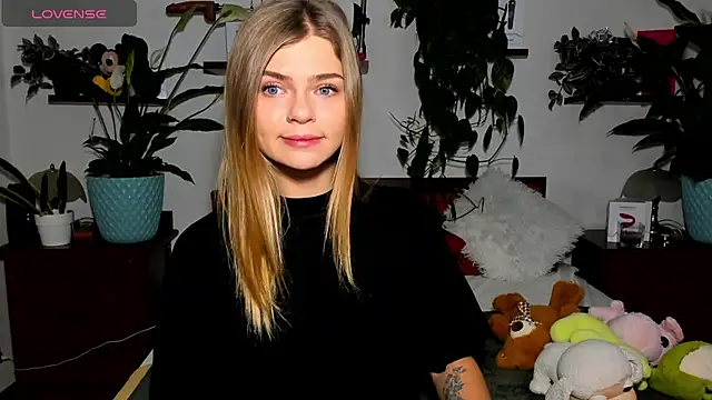 Snapshot of HaleyReedme chatting on 11-24-25, 08:25 HaleyReedme online show from 11-24-25, 08:25