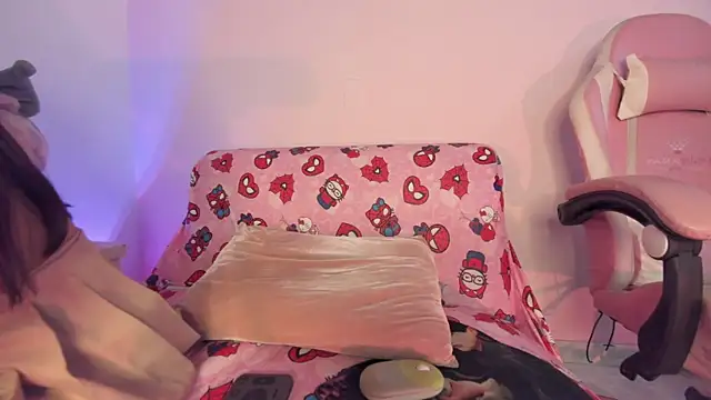 kitty-kryss online show from 04-14-26, 05:08