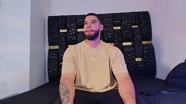 Snapshot of chris_blake__ chatting on 11-18-25, 06:23 chris blake online show from 11-18-25, 06:23