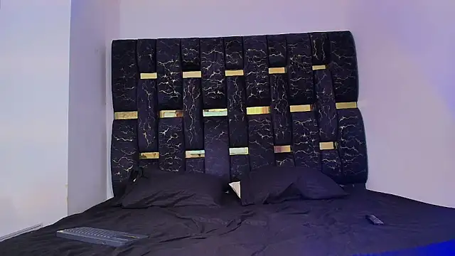 Snapshot of chris_blake__ chatting on 11-19-25, 06:08 chris blake online show from 11-19-25, 06:08