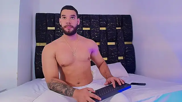 Snapshot of chris_blake__ chatting on 11-24-25, 06:07 chris blake online show from 11-24-25, 06:07