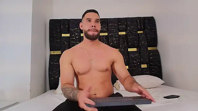 Snapshot of chris_blake__ chatting on 11-25-25, 06:08 chris blake online show from 11-25-25, 06:08