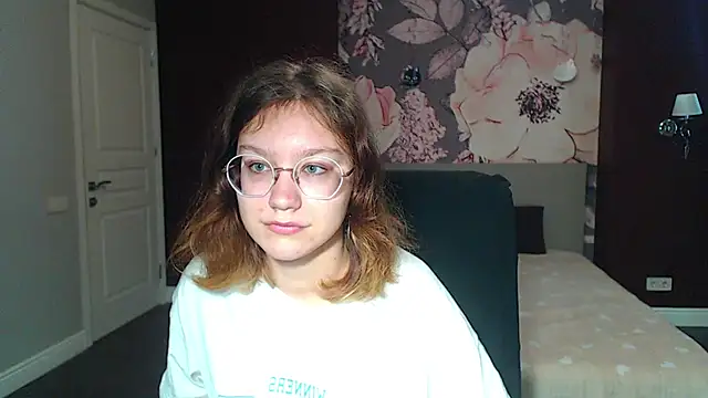 Snapshot of AngelinaLow chatting on 03-13-25, 12:13 AngelinaLow online show from 03-13-25, 12:13