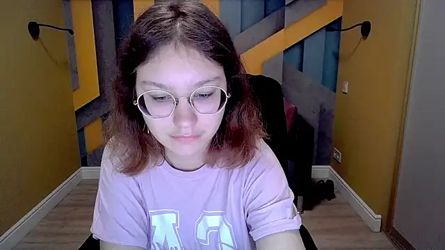 Snapshot of AngelinaLow chatting on 03-15-25, 09:41 AngelinaLow online show from 03-15-25, 09:41