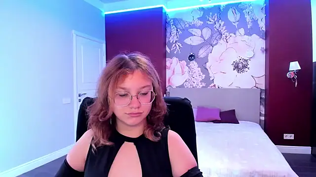 Snapshot of AngelinaLow chatting on 09-10-25, 11:32 AngelinaLow online show from 09-10-25, 11:32