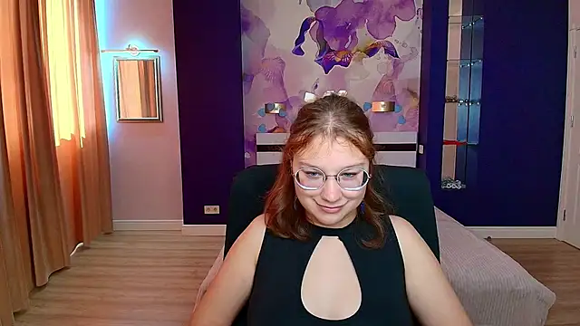 Snapshot of AngelinaLow chatting on 09-13-25, 11:32 AngelinaLow online show from 09-13-25, 11:32