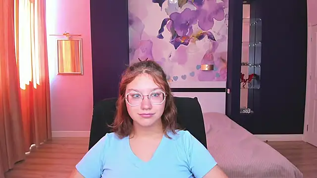 Snapshot of AngelinaLow chatting on 09-22-25, 11:23 AngelinaLow online show from 09-22-25, 11:23