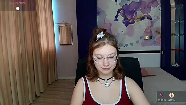 Snapshot of AngelinaLow chatting on 10-16-25, 11:33 AngelinaLow online show from 10-16-25, 11:33