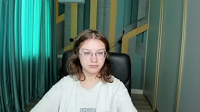 Snapshot of AngelinaLow chatting on 10-30-25, 12:28 AngelinaLow online show from 10-30-25, 12:28