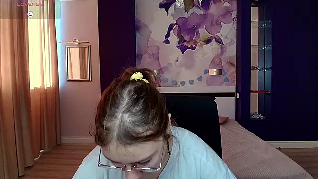 Snapshot of AngelinaLow chatting on 10-31-25, 12:28 AngelinaLow online show from 10-31-25, 12:28