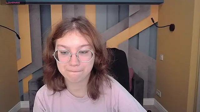 Snapshot of AngelinaLow chatting on 11-02-25, 06:27 AngelinaLow online show from 11-02-25, 06:27