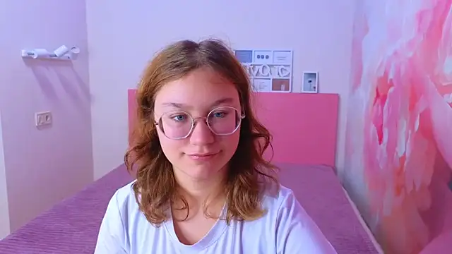 Snapshot of AngelinaLow chatting on 11-11-25, 12:27 AngelinaLow online show from 11-11-25, 12:27