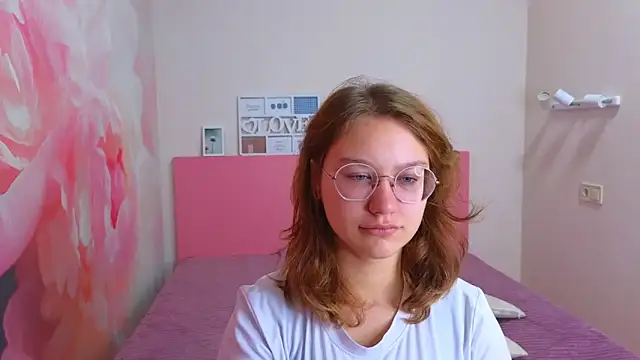 Snapshot of AngelinaLow chatting on 11-12-25, 12:27 AngelinaLow online show from 11-12-25, 12:27