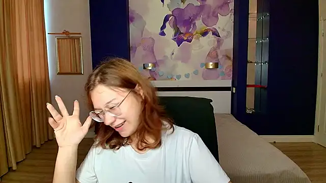 Snapshot of AngelinaLow chatting on 11-13-25, 12:26 AngelinaLow online show from 11-13-25, 12:26