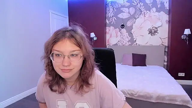 Snapshot of AngelinaLow chatting on 11-22-25, 06:34 AngelinaLow online show from 11-22-25, 06:34