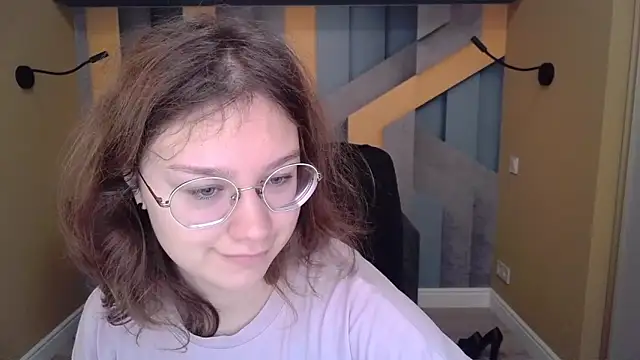 Snapshot of AngelinaLow chatting on 11-23-25, 06:24 AngelinaLow online show from 11-23-25, 06:24